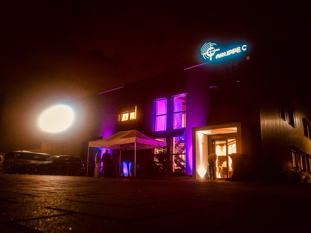 Außenbeleuchtung bei Nacht vom Studio Duisburg